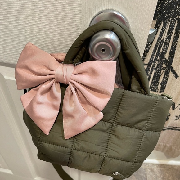 Green Puffer Bag - Picture 1 of 2